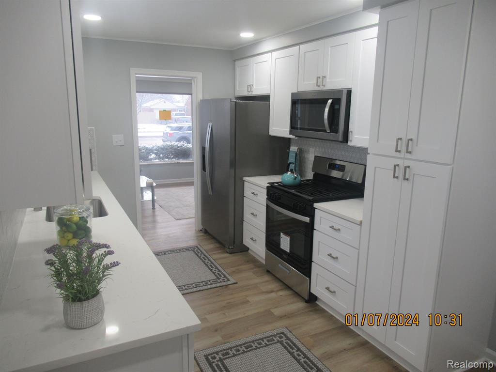 8306 PARK Avenue, Allen Park, MI 48101 — Photo 9