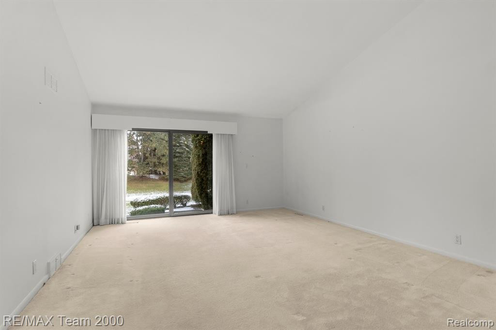3134 LINDENWOOD Drive, 141, Dearborn, MI 48120 — Photo 6