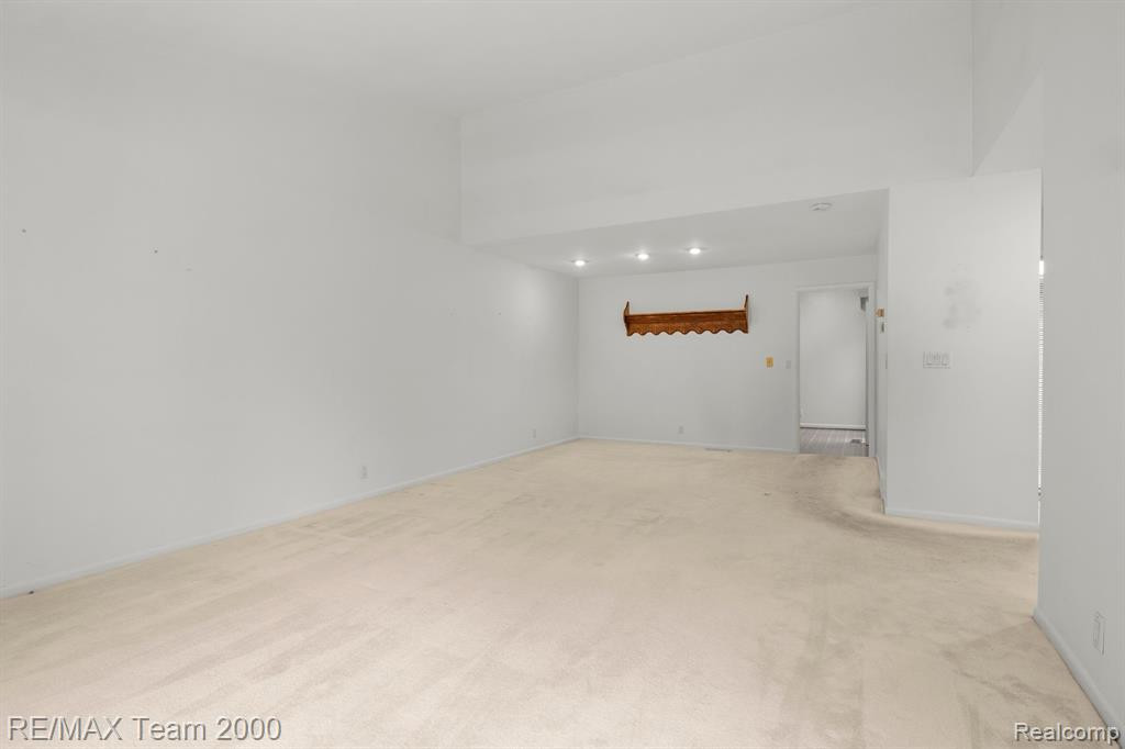 3134 LINDENWOOD Drive, 141, Dearborn, MI 48120 — Photo 8