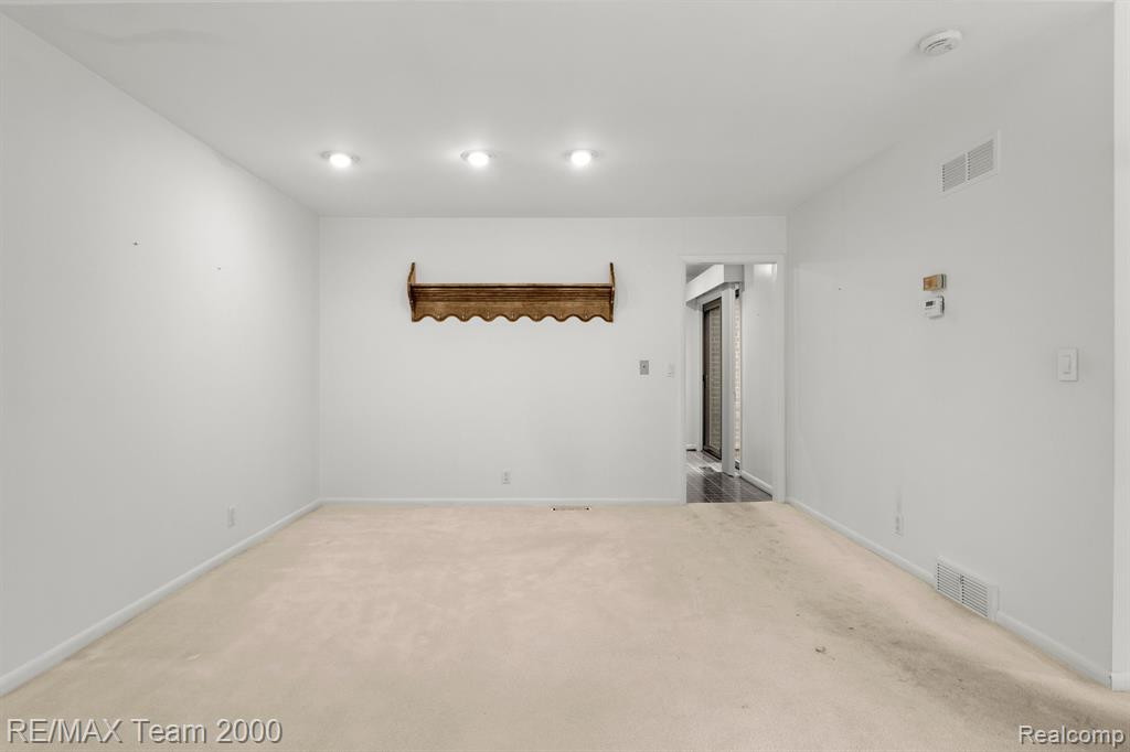 3134 LINDENWOOD Drive, 141, Dearborn, MI 48120 — Photo 10