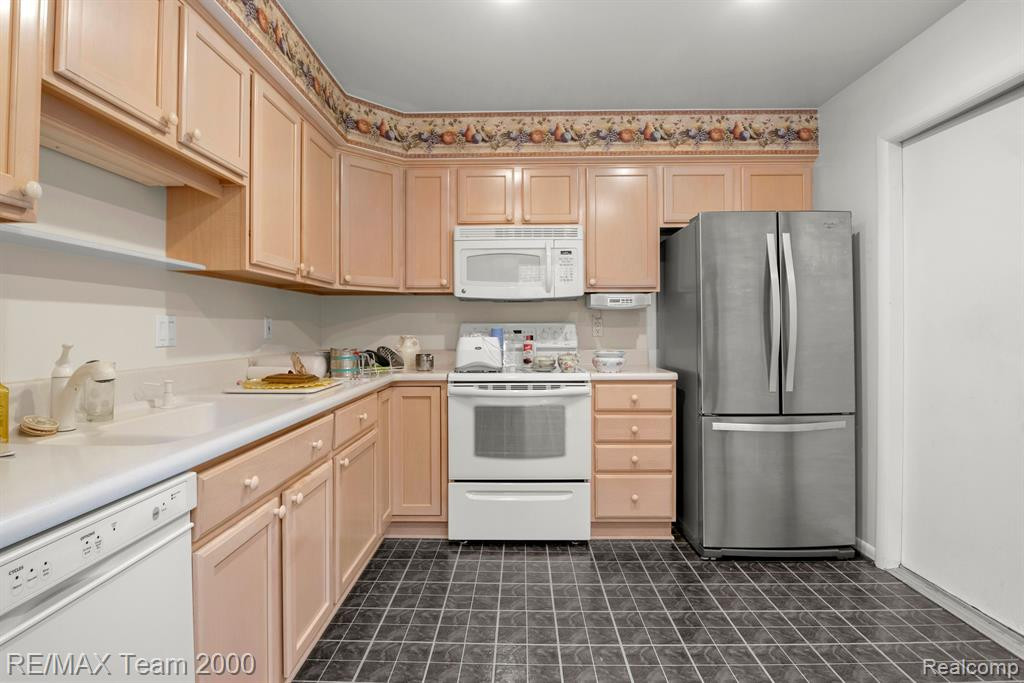 3134 LINDENWOOD Drive, 141, Dearborn, MI 48120 — Photo 14