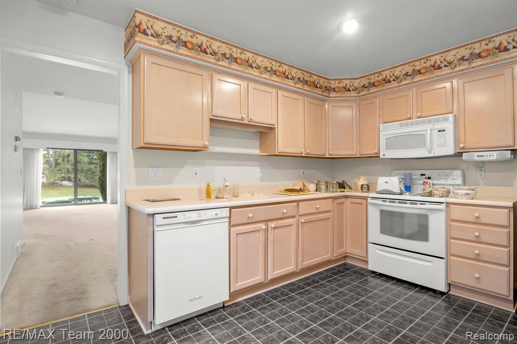 3134 LINDENWOOD Drive, 141, Dearborn, MI 48120 — Photo 16