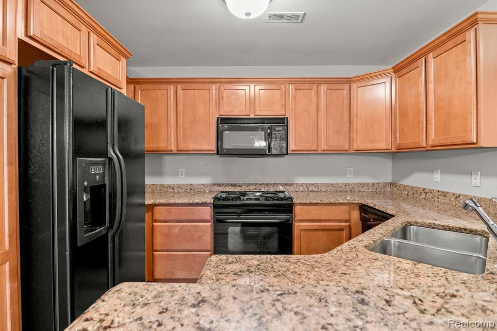 45941 GRAYSTONE Lane, Canton, MI 48187 — Photo 15