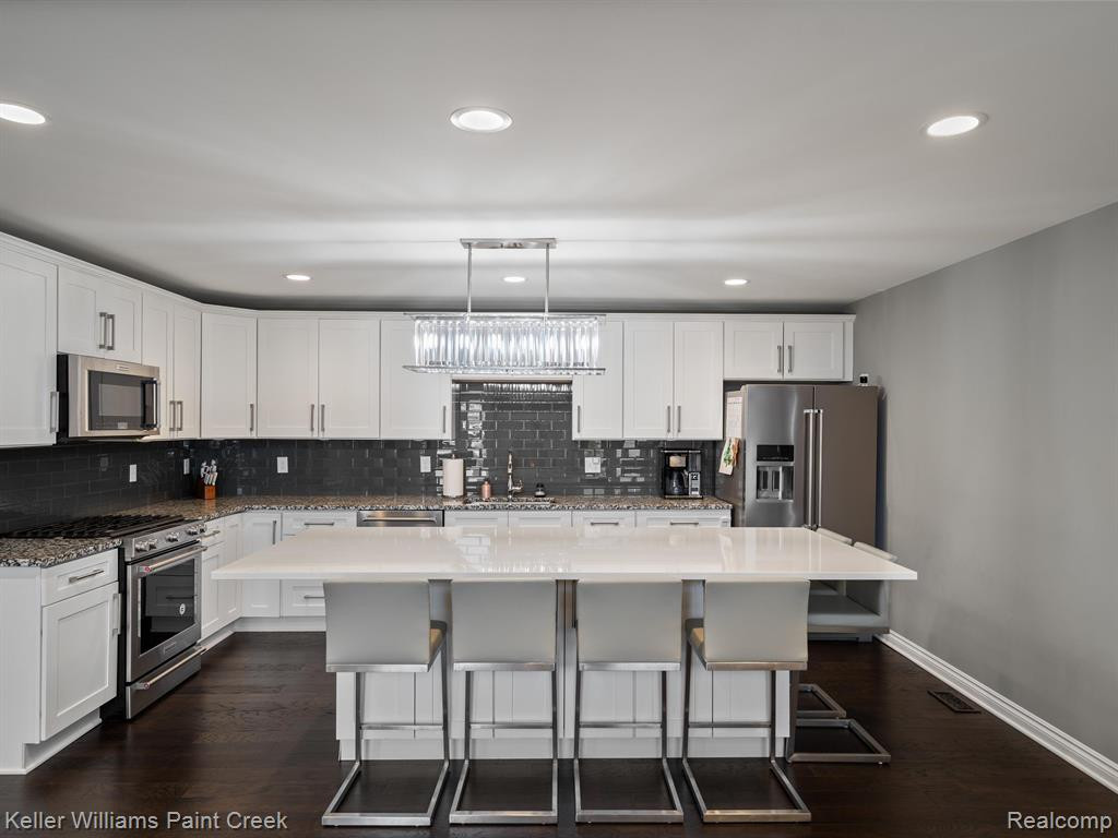 14855 STONEY BROOK Drive W, Shelby Twp, MI 48315 — Photo 8