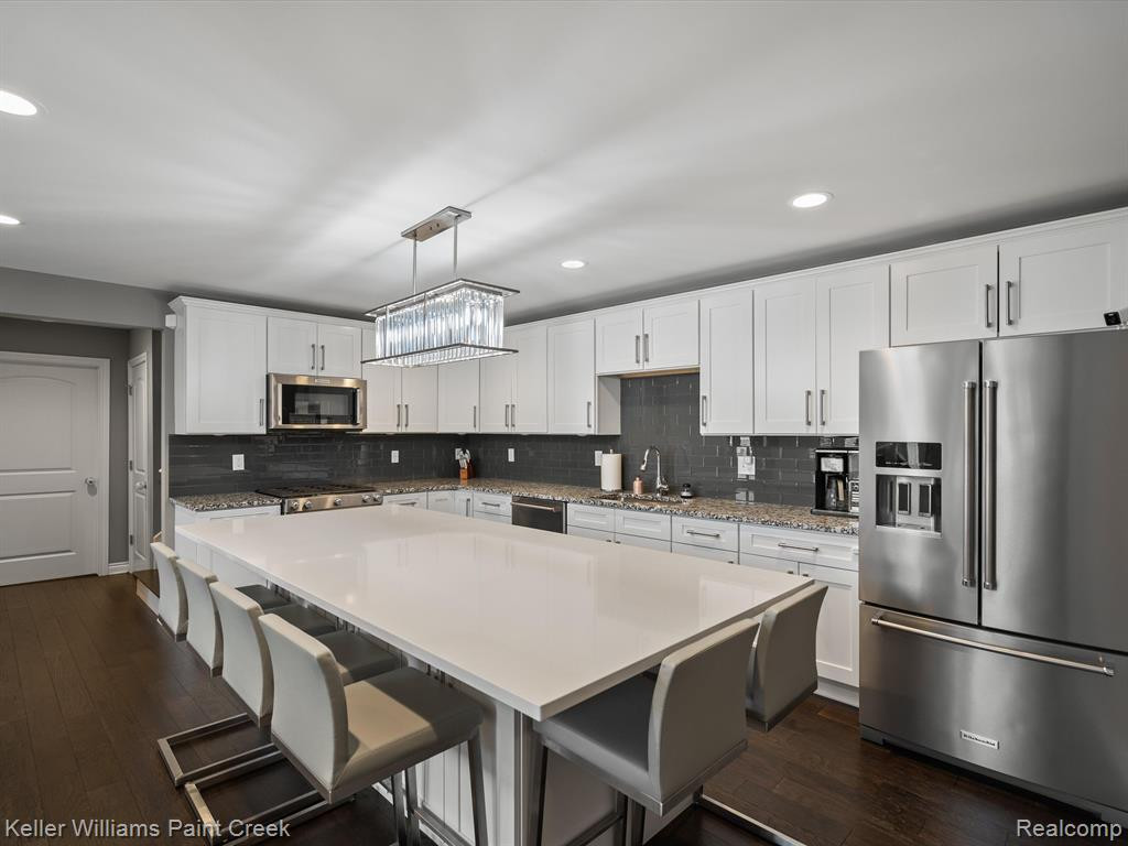 14855 STONEY BROOK Drive W, Shelby Twp, MI 48315 — Photo 9