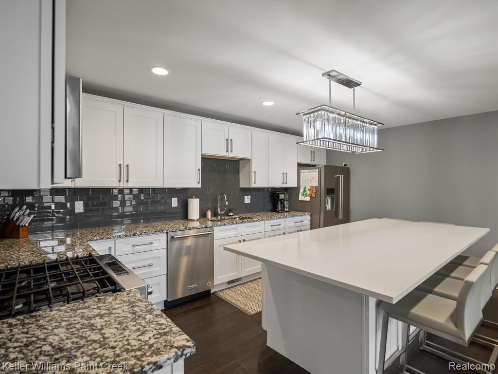 14855 STONEY BROOK Drive W, Shelby Twp, MI 48315 — Photo 12