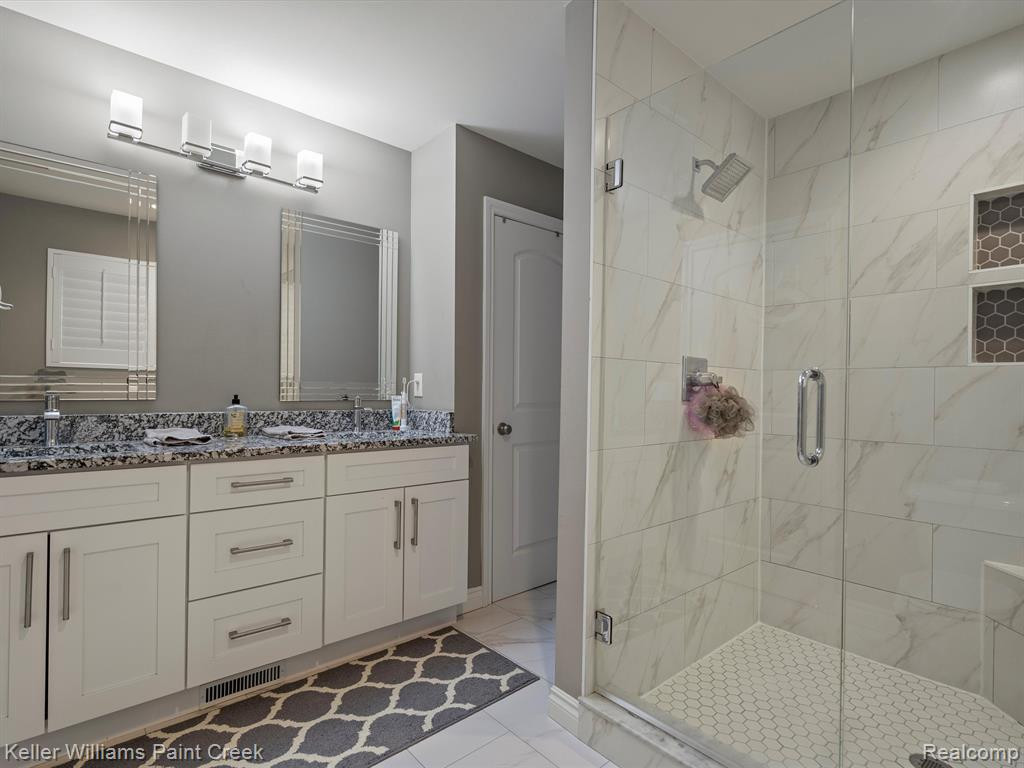 14855 STONEY BROOK Drive W, Shelby Twp, MI 48315 — Photo 18