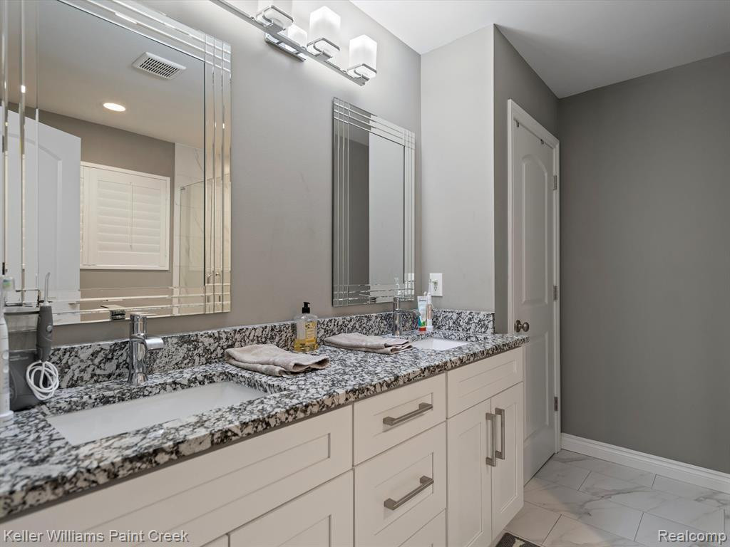 14855 STONEY BROOK Drive W, Shelby Twp, MI 48315 — Photo 19