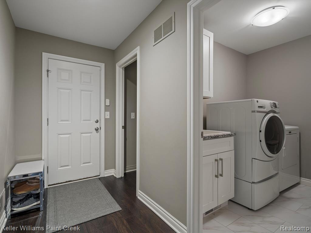 14855 STONEY BROOK Drive W, Shelby Twp, MI 48315 — Photo 24