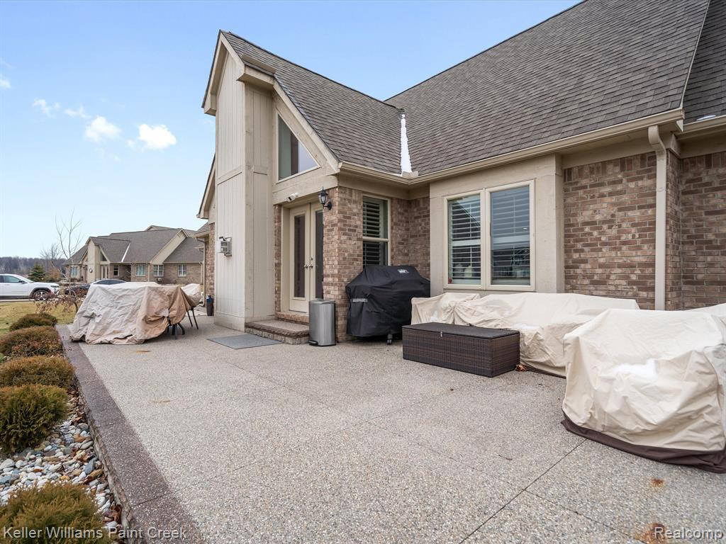 14855 STONEY BROOK Drive W, Shelby Twp, MI 48315 — Photo 33