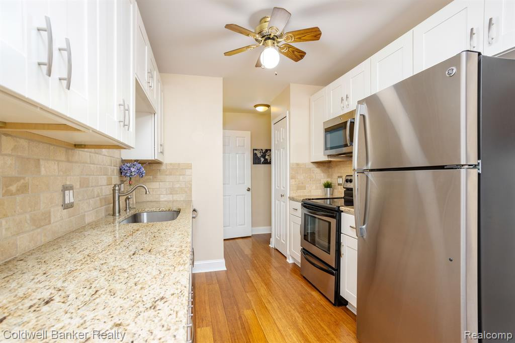 22353 PEACHTREE, Novi, MI — Photo 13