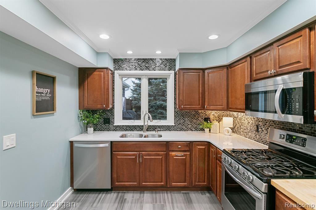 24355 SURFSIDE Road, Novi, MI — Photo 7