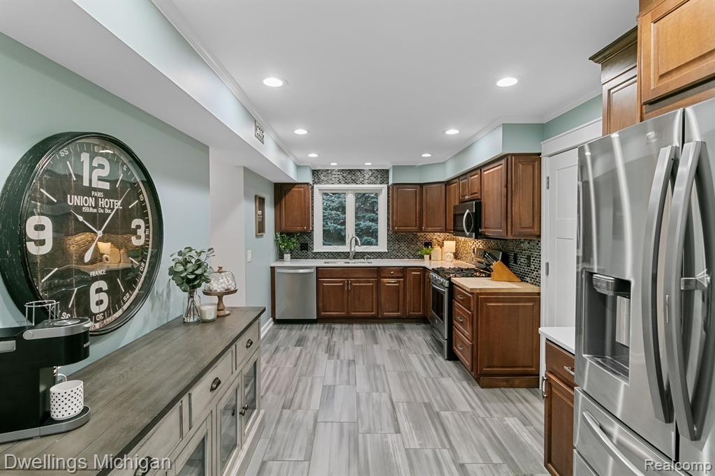 24355 SURFSIDE Road, Novi, MI — Photo 8