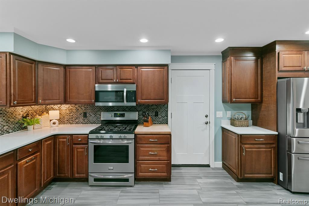 24355 SURFSIDE Road, Novi, MI — Photo 10