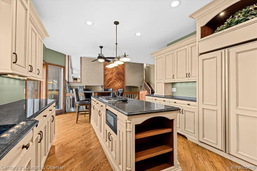 20148 LONGRIDGE Road, Northville, MI 48167 — Photo 12