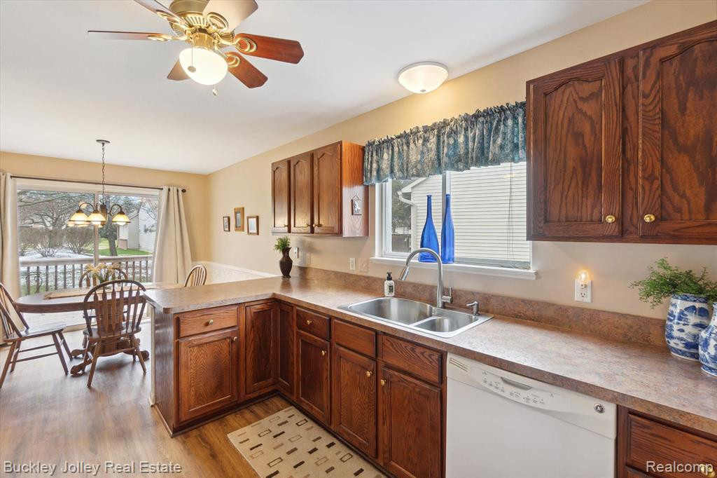 269 REDMAPLE Lane, 19, Brighton, MI 48116 — Photo 2