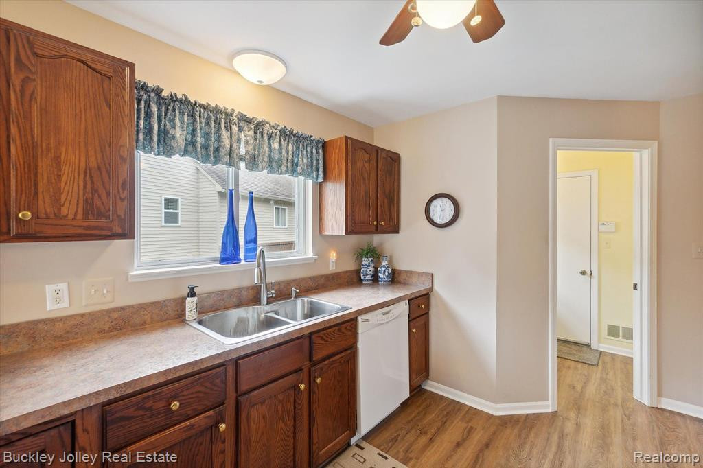269 REDMAPLE Lane, 19, Brighton, MI 48116 — Photo 15