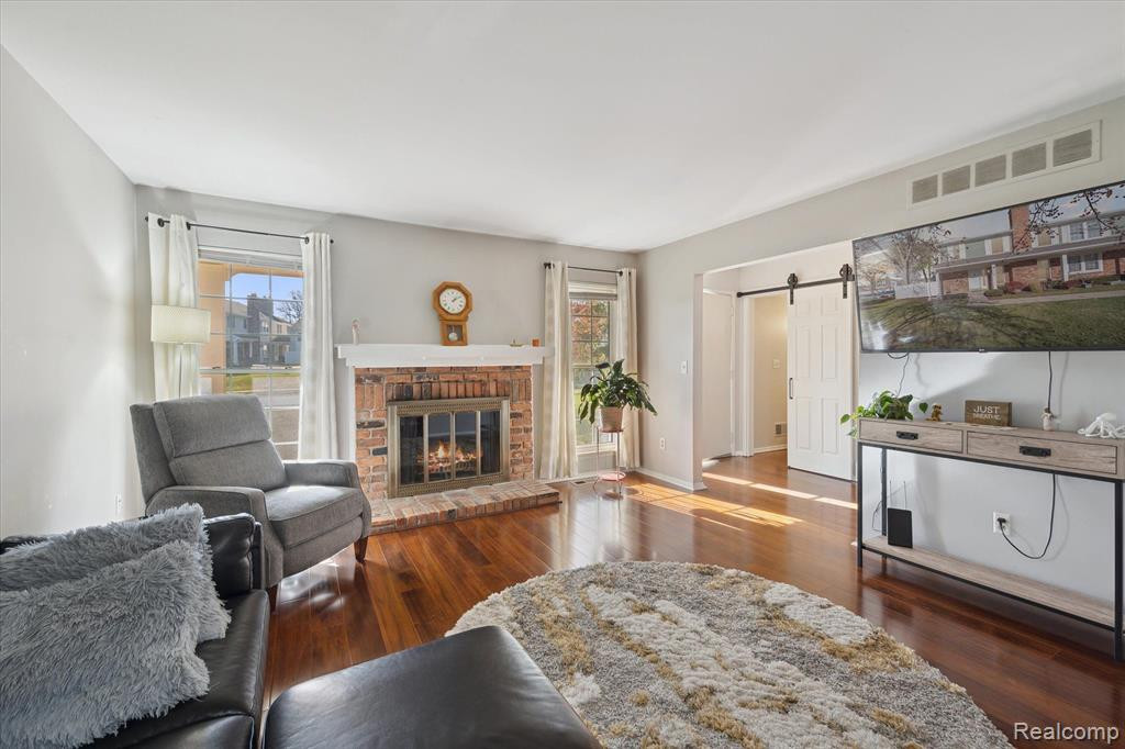 42104 ROSCOMMON Street, Northville, MI 48167 — Photo 3