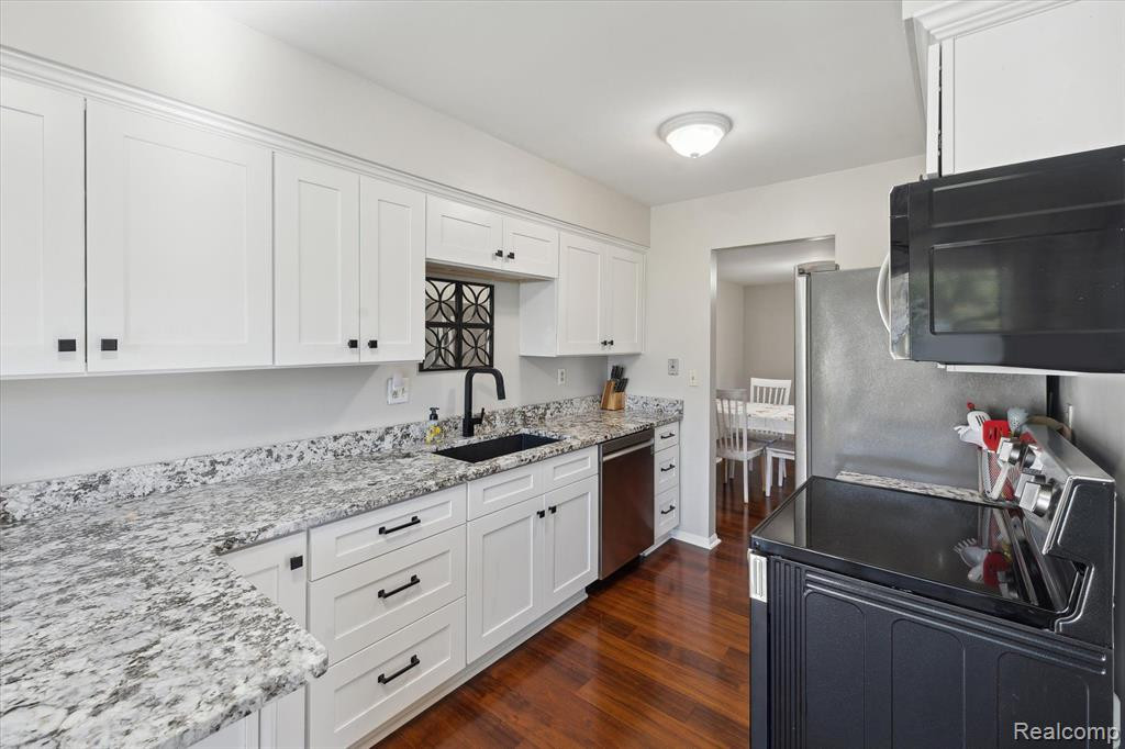 42104 ROSCOMMON Street, Northville, MI 48167 — Photo 6