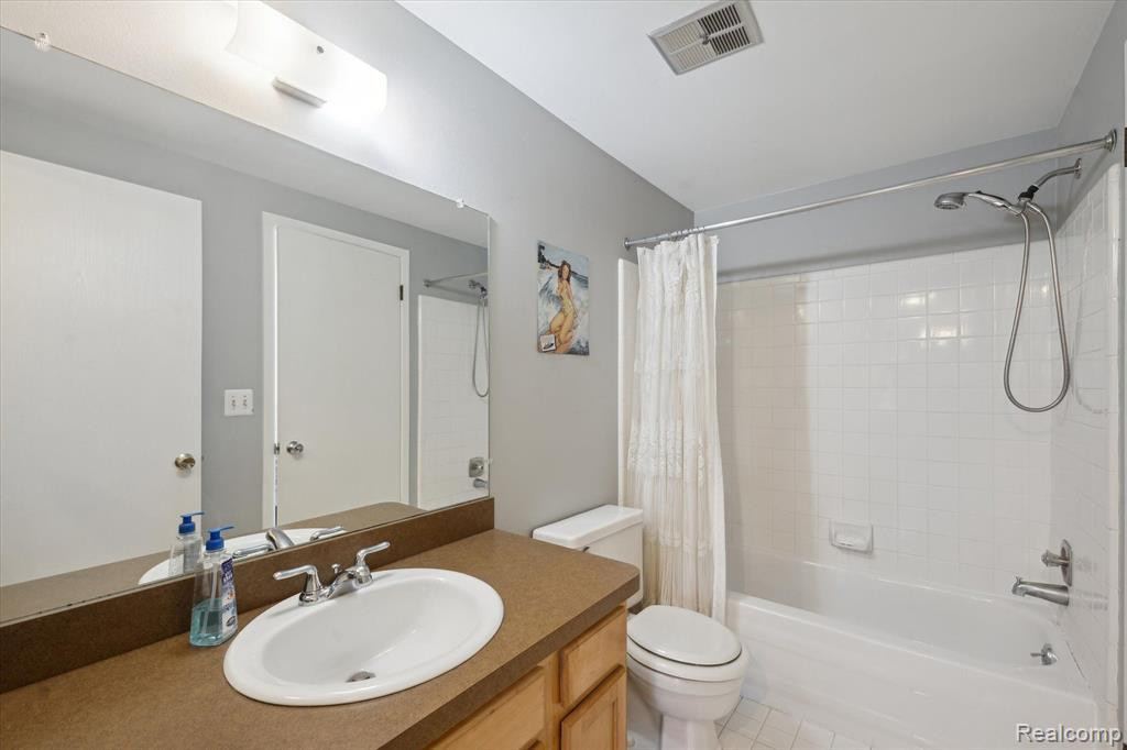 42104 ROSCOMMON Street, Northville, MI 48167 — Photo 19