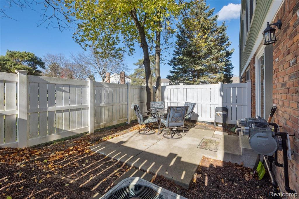 42104 ROSCOMMON Street, Northville, MI 48167 — Photo 26