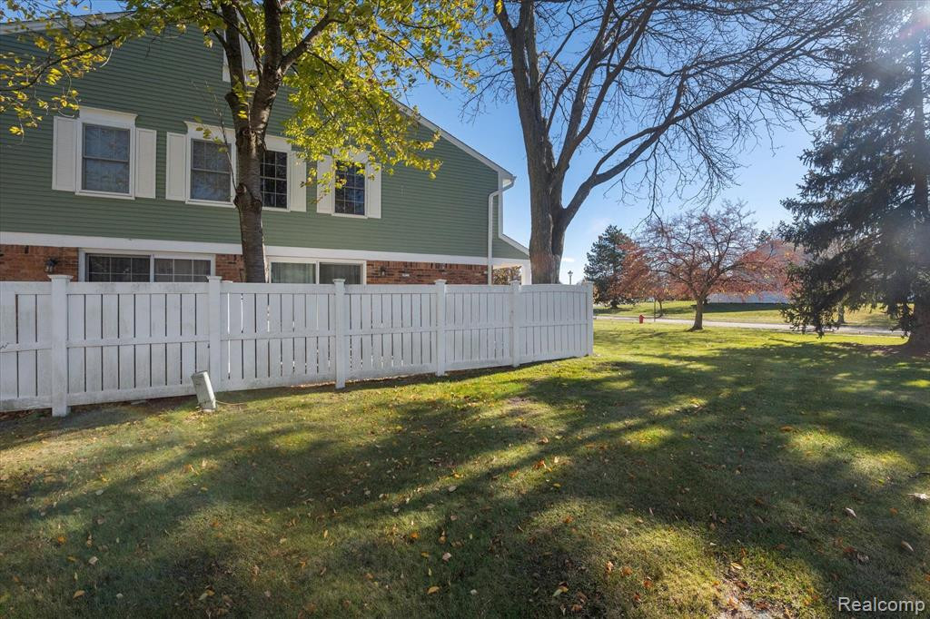 42104 ROSCOMMON Street, Northville, MI 48167 — Photo 28