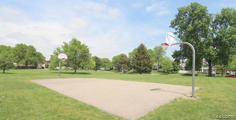 42104 ROSCOMMON Street, Northville, MI 48167 — Photo 36
