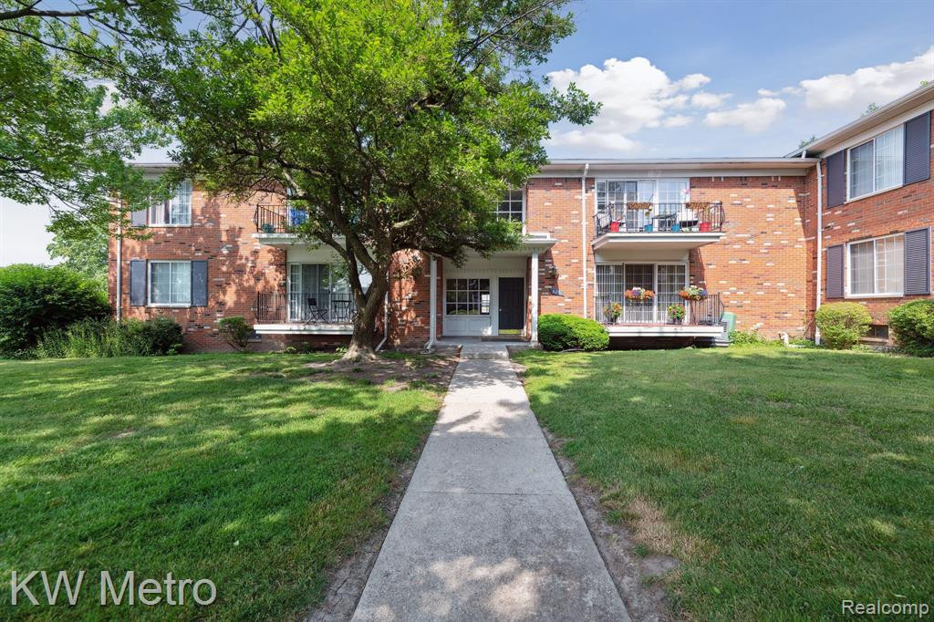 426 FOX HILLS Drive N, A-5, Bloomfield Hills, MI 48304 — Photo 2