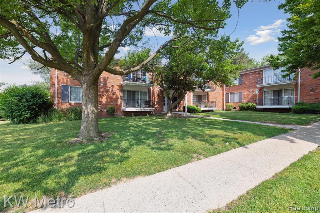 426 FOX HILLS Drive N, A-5, Bloomfield Hills, MI 48304 — Photo 3