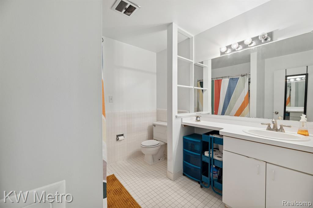 426 FOX HILLS Drive N, A-5, Bloomfield Hills, MI 48304 — Photo 18