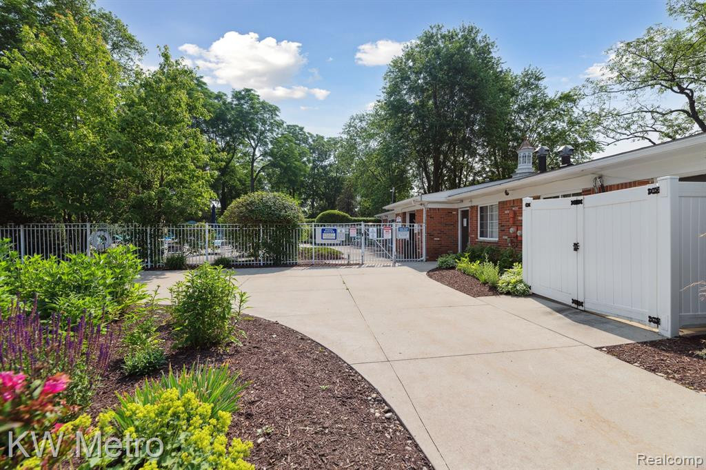 426 FOX HILLS Drive N, A-5, Bloomfield Hills, MI 48304 — Photo 28