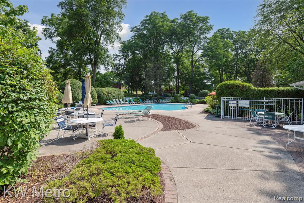426 FOX HILLS Drive N, A-5, Bloomfield Hills, MI 48304 — Photo 29