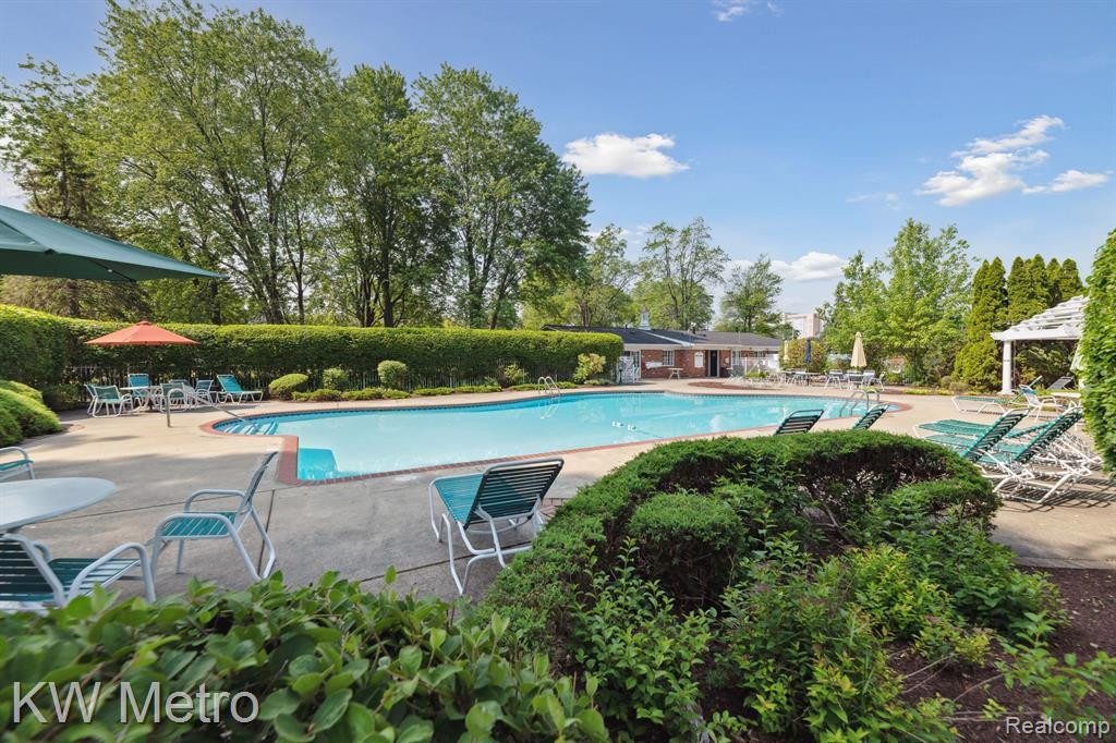 426 FOX HILLS Drive N, A-5, Bloomfield Hills, MI 48304 — Photo 30