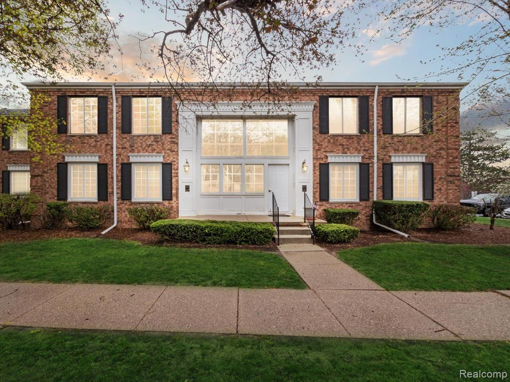 641 E Fox Hills Drive, 55, Bloomfield Hills, MI 48304 — front exterior
