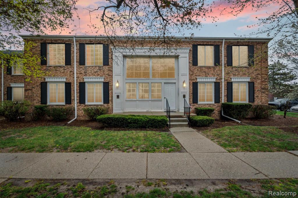 641 E Fox Hills Drive, 55, Bloomfield Hills, MI 48304 — Photo 2