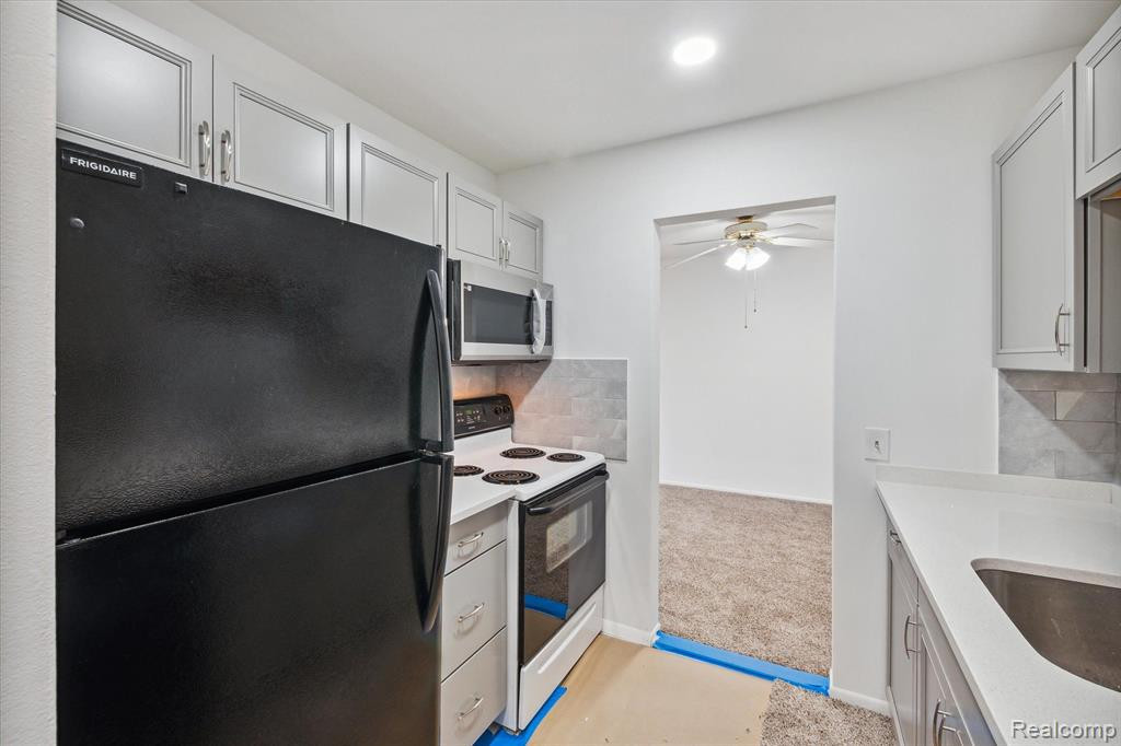 641 E Fox Hills Drive, 55, Bloomfield Hills, MI 48304 — Photo 16