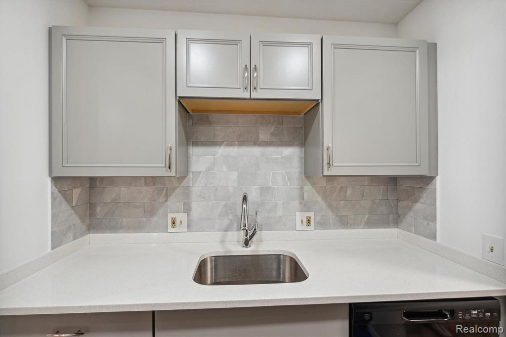 641 E Fox Hills Drive, 55, Bloomfield Hills, MI 48304 — Photo 17
