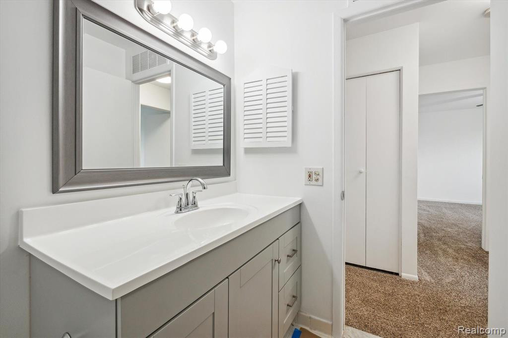 641 E Fox Hills Drive, 55, Bloomfield Hills, MI 48304 — Photo 19