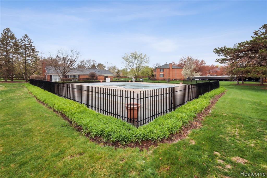 641 E Fox Hills Drive, 55, Bloomfield Hills, MI 48304 — Photo 31