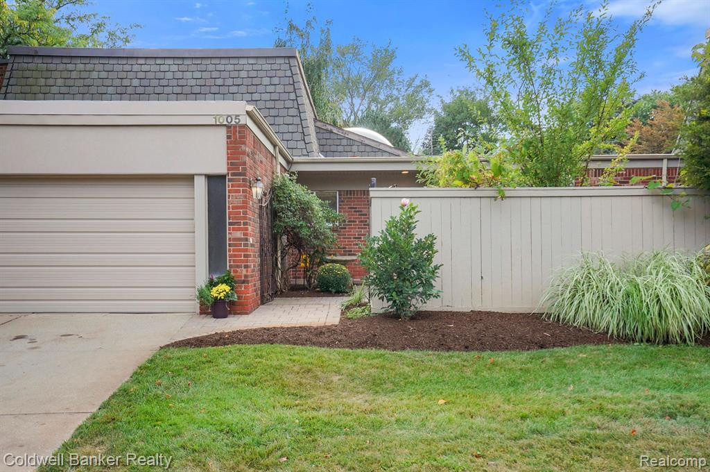 1005 STRATFORD Lane, Bloomfield Hills, MI 48304 — Photo 2