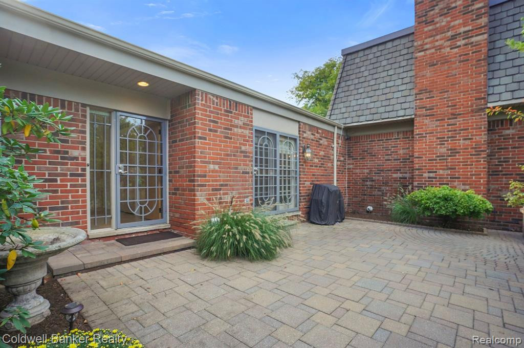 1005 STRATFORD Lane, Bloomfield Hills, MI 48304 — Photo 4
