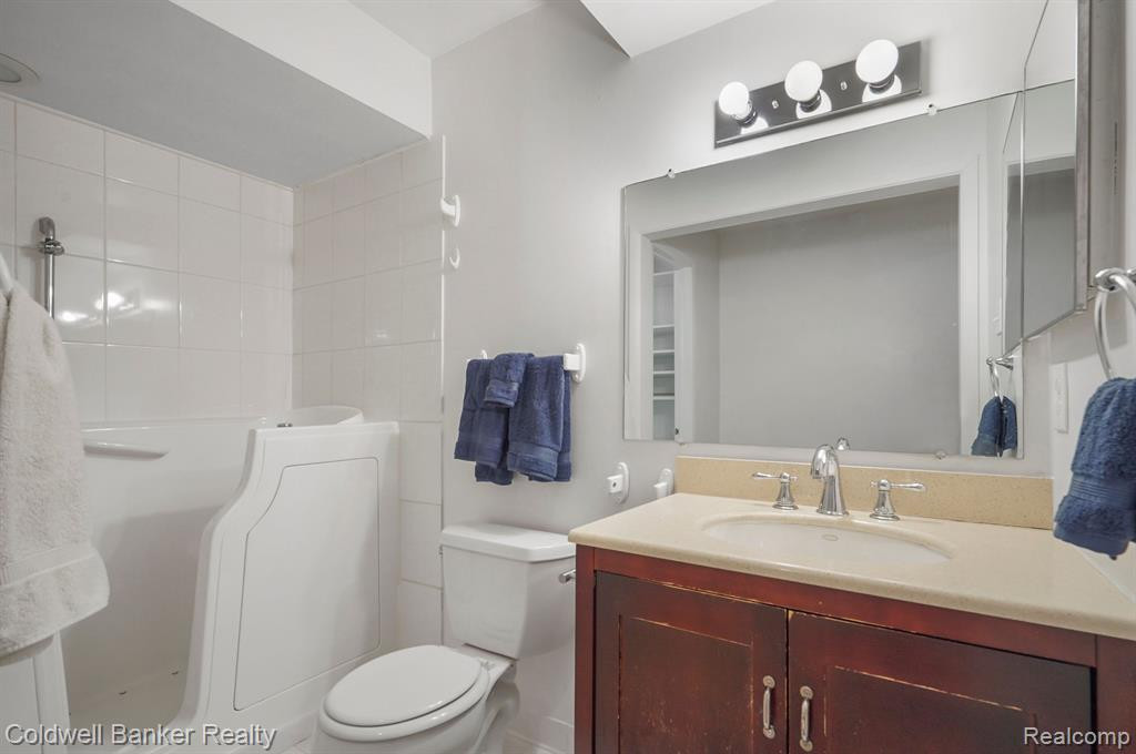 1005 STRATFORD Lane, Bloomfield Hills, MI 48304 — Photo 25