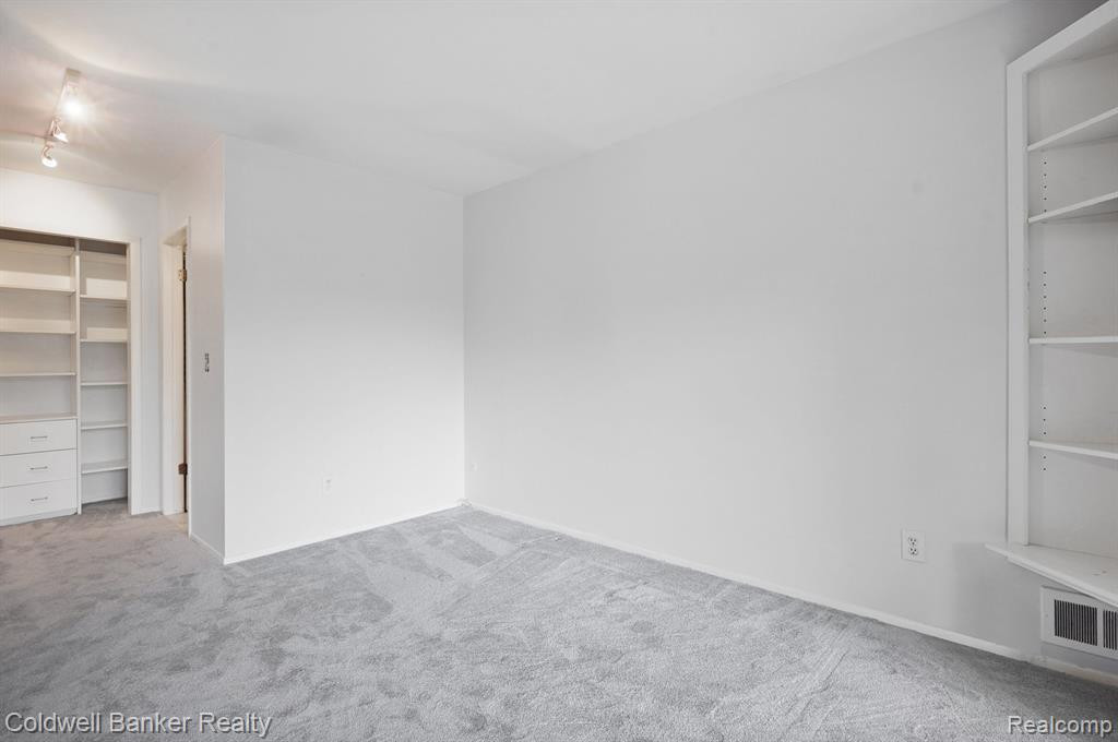 1005 STRATFORD Lane, Bloomfield Hills, MI 48304 — Photo 30