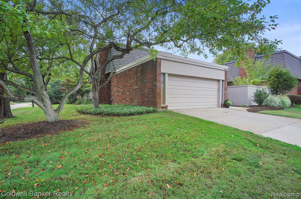1005 STRATFORD Lane, Bloomfield Hills, MI 48304 — Photo 40