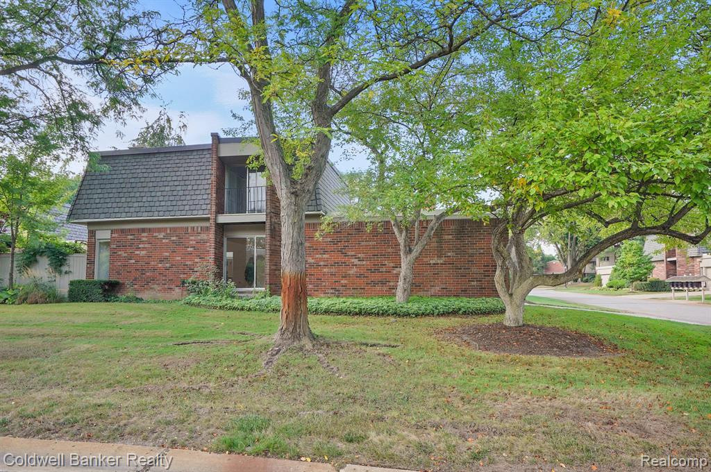 1005 STRATFORD Lane, Bloomfield Hills, MI 48304 — Photo 43