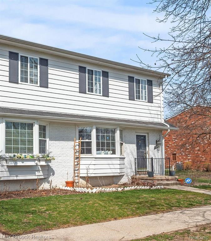 530 FOX HILLS Drive S, Bloomfield Hills, MI 48304 — Photo 2