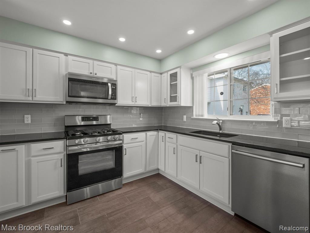 530 FOX HILLS Drive S, Bloomfield Hills, MI 48304 — Photo 4