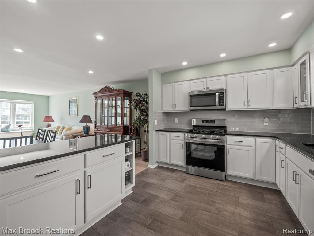 530 FOX HILLS Drive S, Bloomfield Hills, MI 48304 — Photo 5