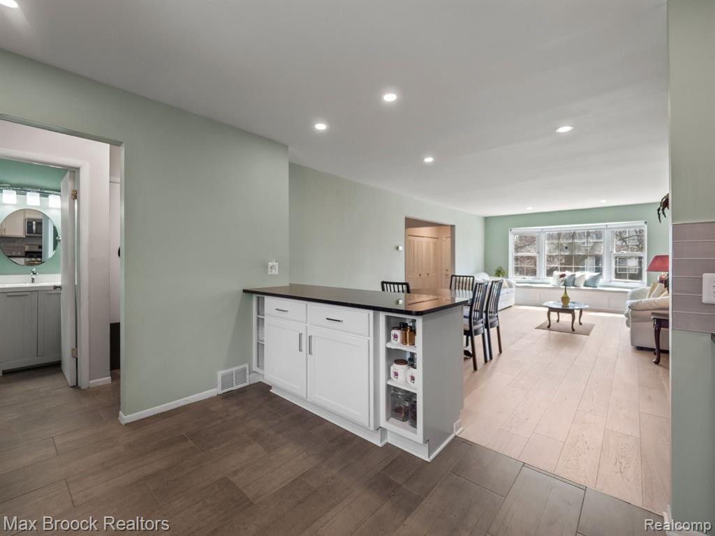 530 FOX HILLS Drive S, Bloomfield Hills, MI 48304 — Photo 6