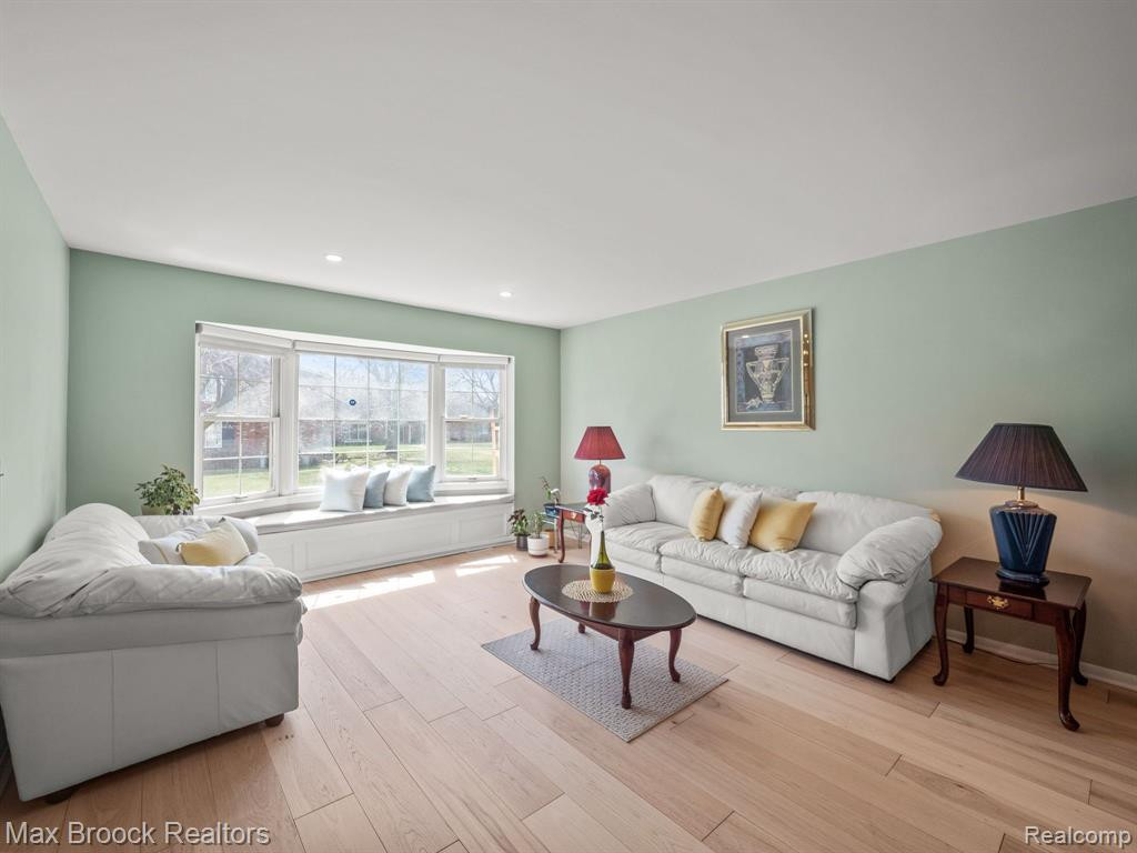 530 FOX HILLS Drive S, Bloomfield Hills, MI 48304 — Photo 10